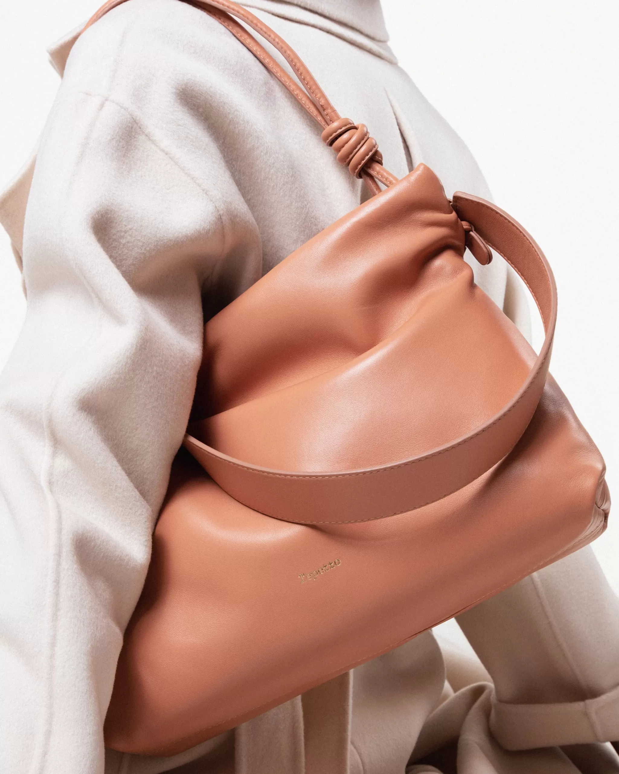 Shop Repetto Sac Plume Nude oeillet